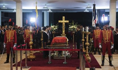 Salón Libertador de la Academia Militar, donde se ha instalado la capilla ardiente del presidente Hugo Chávez.