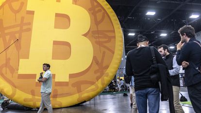 El bitcoin: en fase de ascenso, pero igual de volátil y peligroso