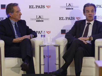El periodista I&ntilde;aki Gabilondo y el presidente de Caixabank, Jordi Gual