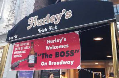 El distrito teatral es un reclamo turístico de Manhattan, y la marca Springsteen, otra vaca que ordeñar tanto como se pueda. Así, te encuentras con bares que ofertan bebidas inspiradas en el Boss.