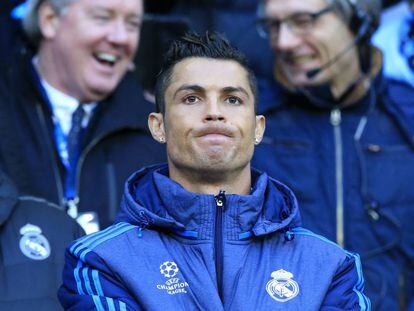 Cristiano en el banquillo, en el campo del Manchester City.