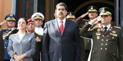 Nicol&aacute;s Maduro en compa&ntilde;&iacute;a del ministro de Defensa de Venezuela, general Vladimir Padrino Lopez y la primera dama, Cilia Flores 