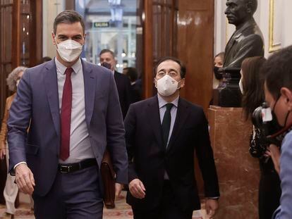 Pedro Sánchez y José Manuel Albares, la semana pasada en el Congreso.