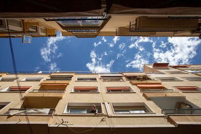 Vista del bloque de viviendas del número 4 en la calle San Juan de Letrán (Málaga).