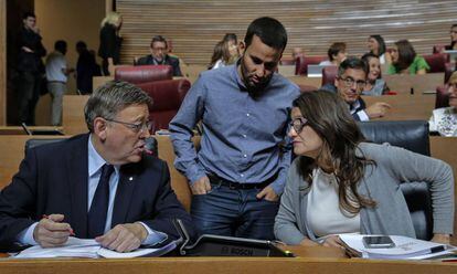 A la izquierda, el presidente de la Generalitat, Ximo Puig, el consejero de Educación, Vicent Marzà, y la vicepresidenta, Mònica Oltra.