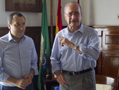 El nuevo delegado de Gobierno de la Junta, José Luis Ruiz Espejo, en la primera reunión con el alcalde de Málaga, Francisco de la Torre.