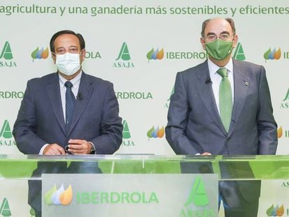 El presidente de Asaja, Pedro Barato, y el de Iberdrola, Ignacio Sánchez Galán.
 
 