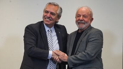 El presidente electo de Brasil, Lula da Silva, junto al presidente argentino, Alberto Fernández, reunidos en São Paulo el 31 de octubre.