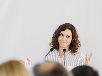 La presidenta del Partido Popular de la Comunidad de Madrid y presidenta de la Comunidad de Madrid, Isabel Díaz Ayuso, interviene durante un almuerzo informativo del PP Castilla-La Mancha, en el Complejo París, a 21 de marzo de 2023, en Illescas, Toledo, Castilla-La Mancha (España). Durante el acto, organizado de cara a las próximas elecciones municipales del 28 de mayo, Ayuso ha acompañado al presidente del PP regional y a la candidata del partido a la Alcaldía del municipio.
21 MARZO 2023;ELECCIONES;ELECCIONES MUNICIPALES;ELECCIONES AUTONÓMICAS;PARTIDO POPULAR;PP;COMICIOS
Carlos Luján / Europa Press
21/03/2023