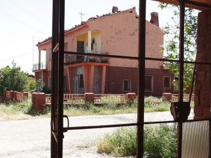 Viviendas abandonadas en un pueblo sin habitantes de Granada.