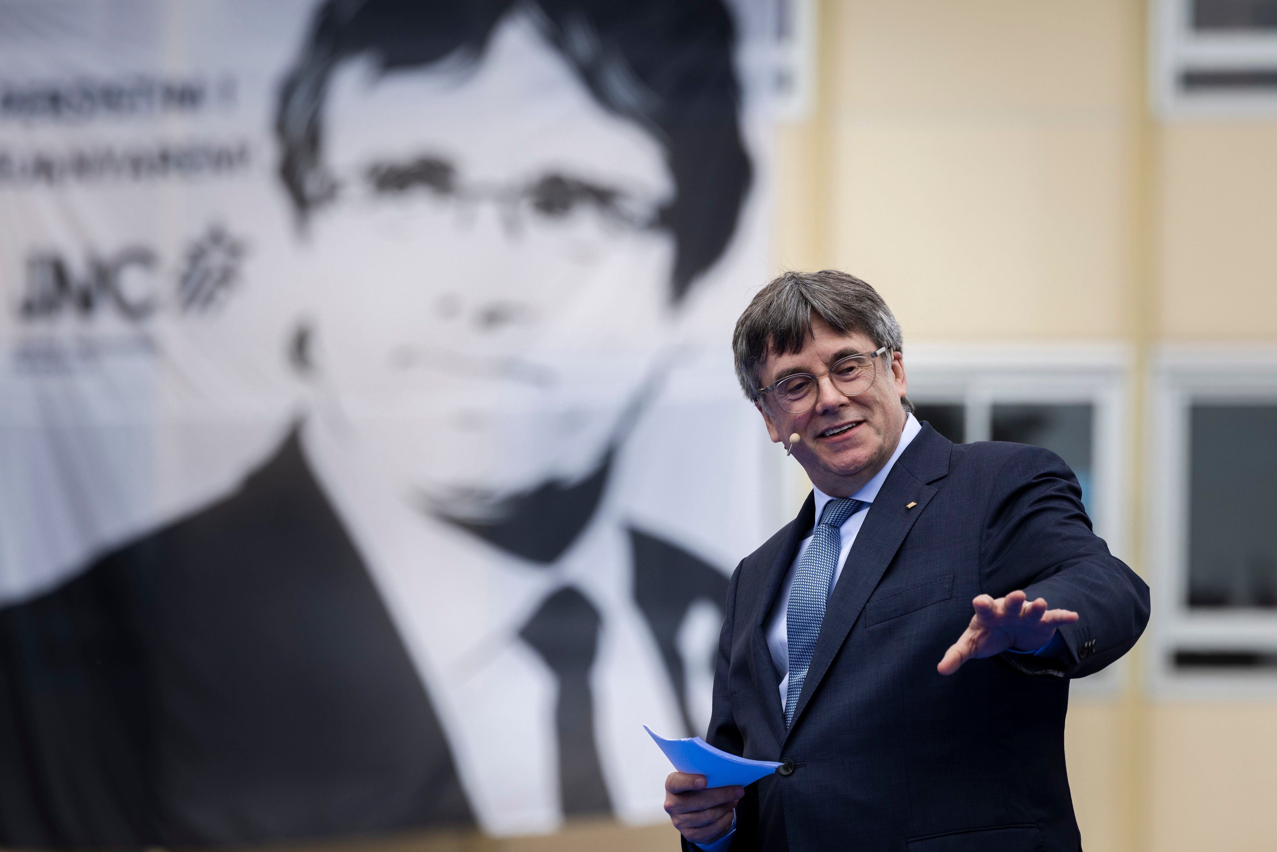 Puigdemont amenaza con retirar el apoyo a Pedro Sánchez si el PSC impide un Gobierno independentista