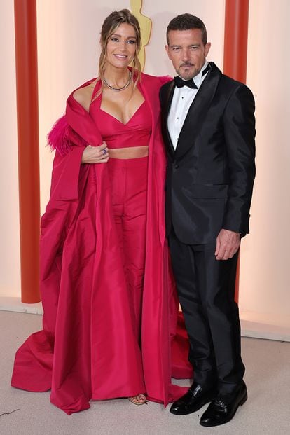 Antonio Banderas, presentador de uno de los premios, puso el toque español a la noche. Acudió junto a su pareja, Nicole Kimpel, que lució joyas de Rabat.