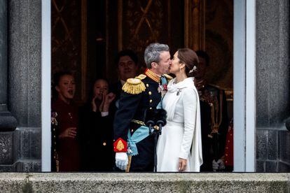 The newly proclaimed King Frederick and Queen Mary of Denmark kiss on the balcony of Christiansborg Palace in Copenhagen on January 14, 2024.