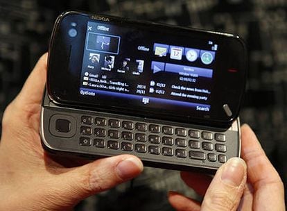 El N97 de Nokia combina una pantalla táctil y un teclado físico para adaptarse a las distintas necesidades del usuario.