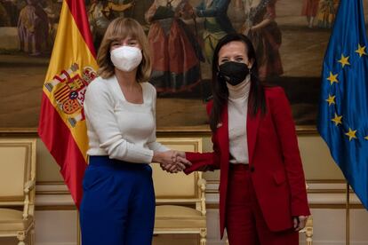 La ministra de Educación y FP, Pilar Alegría, y la presidenta del Grupo Red Eléctrica, Beatriz Corredor, se han reunido en la sede del Ministerio para abordar cuestiones de interés común y explorar vías de colaboración.
