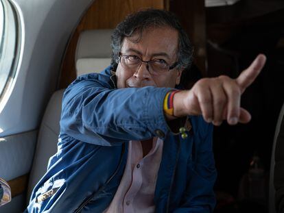 Gustavo Petro viajando hacia su tierra natal, Ciénaga de Oro, el 23 de abril de 2022.