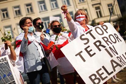 Protesta contra el régimen bielorruso, este lunes en Bruselas.
