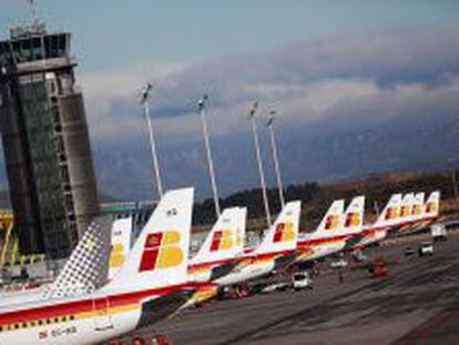Aviones de Iberia en el aeropuerto madrile&ntilde;o de Barajas.