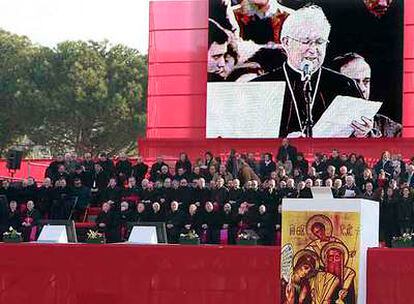 El arzobispo de Toledo Antonio Cañizares, durante su intervención en el acto Por la familia cristiana, convocado el 30 de diciembre de 2007 en la plaza de Colón de Madrid.
