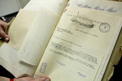 Documento fechado el 7 de agosto de 1953 que prueba que el club argentino River Plate acordó la venta de Di Stéfano con el Barcelona.