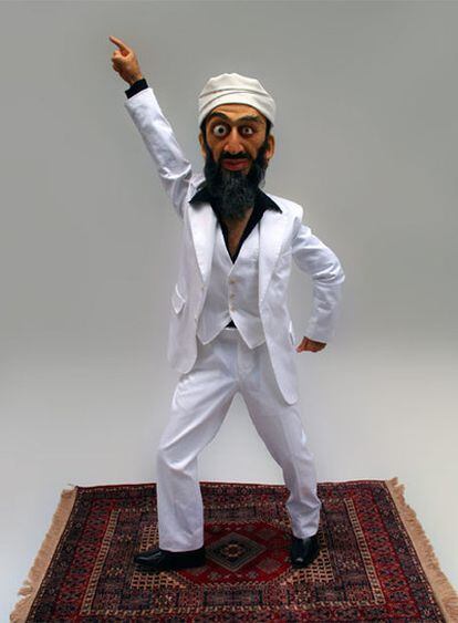 Escultura de Bin Laden bailando en plan discotequero;  de Eugenio Merino.