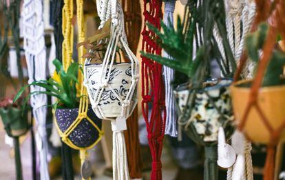 El festival Flors al Mercat mostrarà el retorn de la tendència del macramé per penjar i decorar testos.