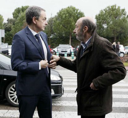 José Luis Rodriguez Zapatero junto al que fuera su vicepresidente y sucesor del propio Alonso en el Ministerio del Interior, Alfredo Pérez Rubalcaba.