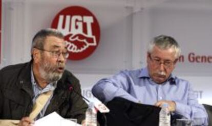 El secretario general de UGT, Cándido Méndez (i) y el de CCOO, Ignacio Fernández Toxo.