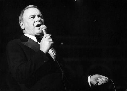 Frank Sinatra interpreta 'My way' en un concierto en Israel en 1976.