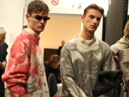 Una imagen del 'backstage' del desfile de Emporio Armani.