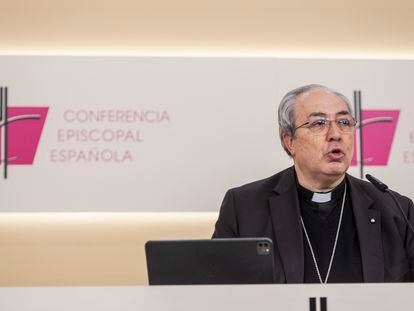 El secretario general de la Conferencia Episcopal Española, Francisco César García Magán, durante la rueda de prensa de este jueves.