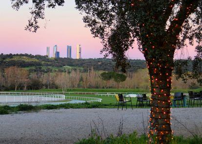 El atardecer veraniego en el Hipódromo de Madrid, donde se celebrará la primera edición del Push Play Festival.