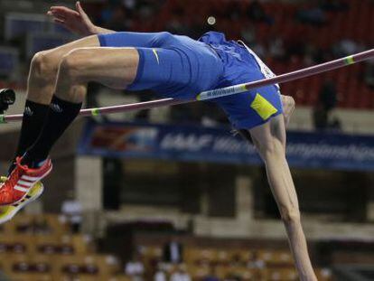Bondarenko toca la barra en su intento por romper el récord del mundo