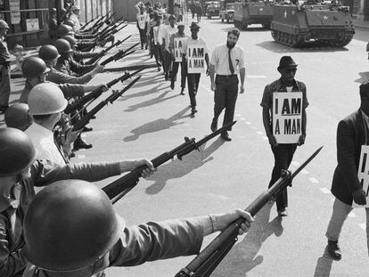 Manifestación por los derechos civiles en la calle Beale de Memphis en 1968.
