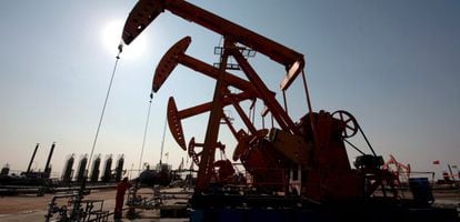 El petróleo de Texas cae un 5,8 por ciento y cierra en 37,65 dólares, el mínimo anual