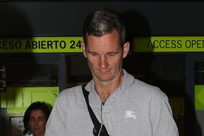 Iñaki Urdangarin arribant a l'aeroport de Madrid, diumenge.