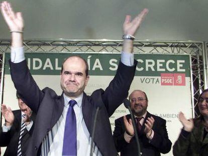 Manuel Chaves, tras ganar las elecciones en Andalucía en 2004.