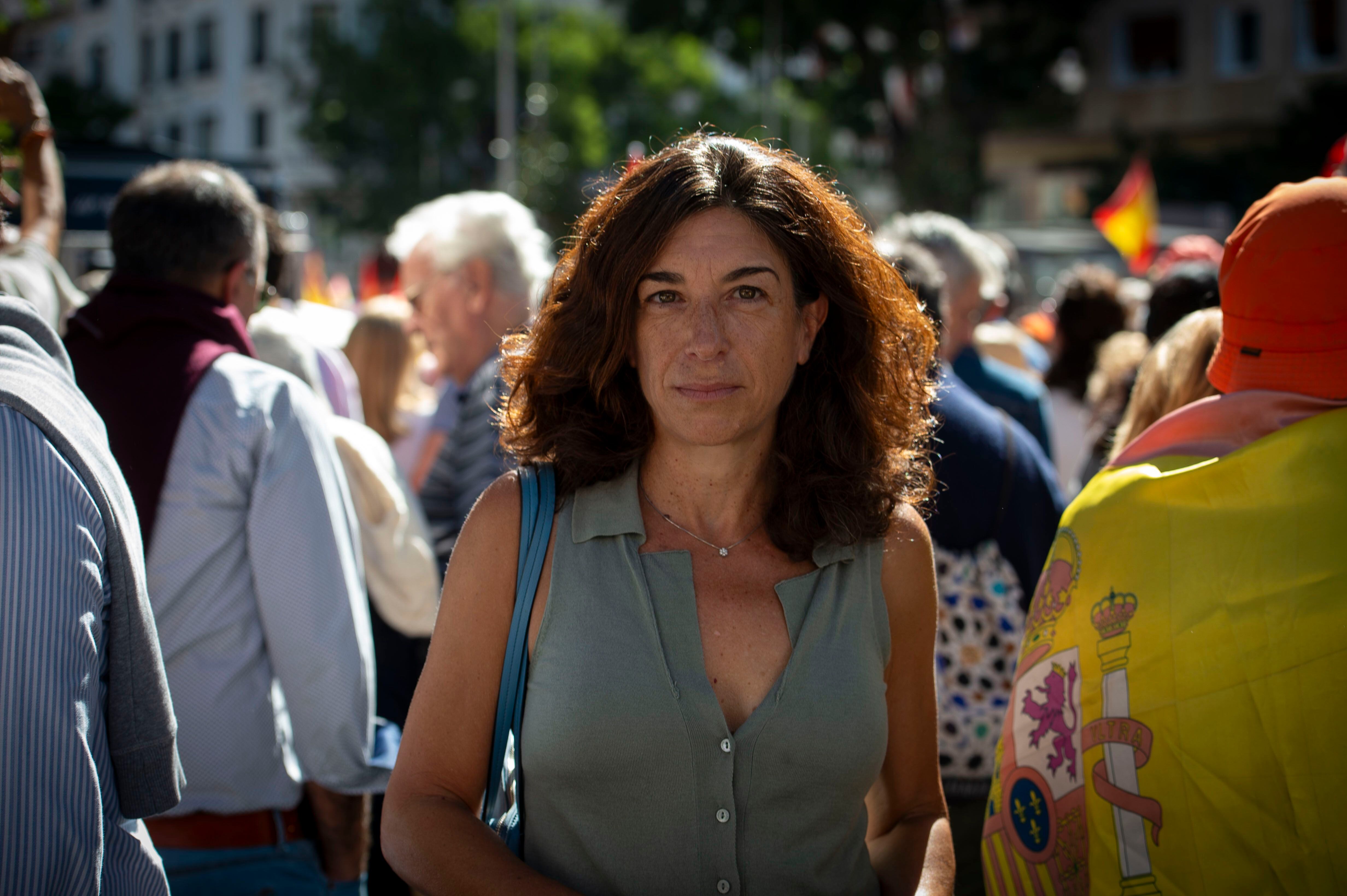 En la foto, Carolina Cuevas, durante el mitin del PP contra la amnistía.