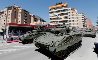 Carros de combate, en el desfile este sábado.
