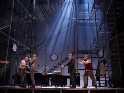 En la obra &#039;Rinoceronte&#039;, dirigida por Ernesto Caballero, en el CDN, los actores que aparecen en imagen son: Ester Bellver, Pepe Viyuela, Jos&eacute; Luis Alcobendas, Juan Carlos Talavera y Janfri Topera.
 