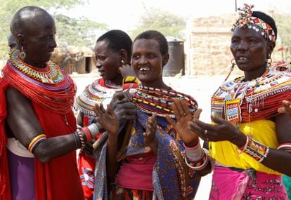 Las vecinas de Umoja cantan, pero no siempre fueron felices. La mayoría ha escapado de situaciones de violencia. “Antes me maltrataban, pero ahora me siento libre”, afirma Christine Sitiyan, de 26 años, madre de cuatro hijos, que abandonó su matrimonio porque su marido la agredía físicamente. 