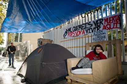 Natividad López acampó en 2015 a las puertas del ICAM para reclamar su baja médica.
