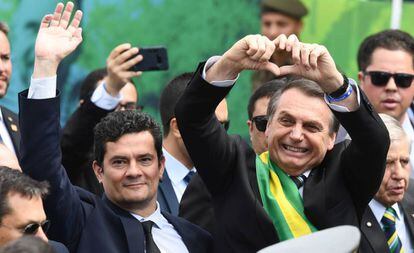 Jair Bolsonaro junto a su ministro de Justicia, Sérgio Moro.