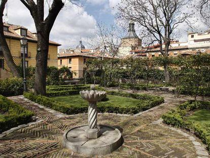El Jardín del Príncipe de Anglona, ubicado entre la plaza de la Paja y la calle de Segovia.