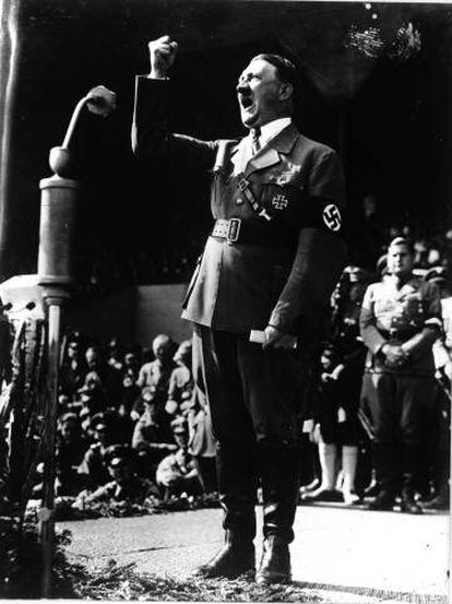 Adolf Hitler, durante una arenga en 1930. 