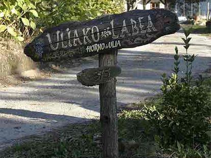Entrada de la Granja de Las Doce Tribus en Ulía.