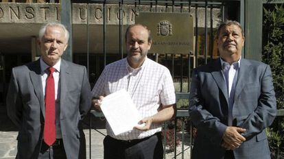 José Luis Martínez Guijarro (en el centro), en la presentación del recurso.
