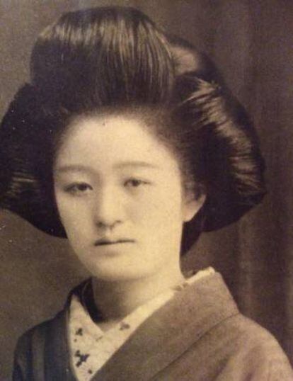 Asako Fucugauchi, abuela del científico.