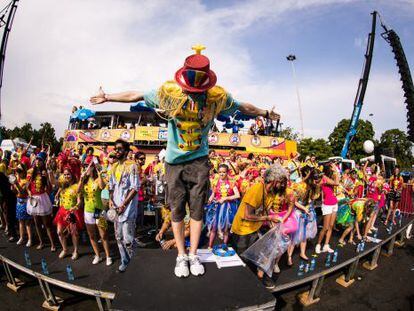 El &#039;bloco&#039; Sargento Pimienta durante el Carnaval de R&iacute;o 2014.  