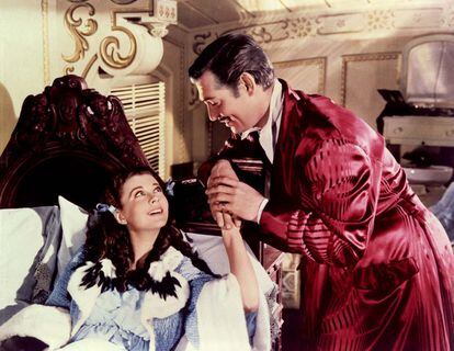 Rhett a Escarlata: "Eres como el ladrón que no siente las más mínima culpa por lo que robó, pero que se siente terriblemente culpable por ir a prisión". 

	Gary Cooper rechazó el papel de Rhett Butler y 1.400 actrices tuvieron su audición para Escarlata.